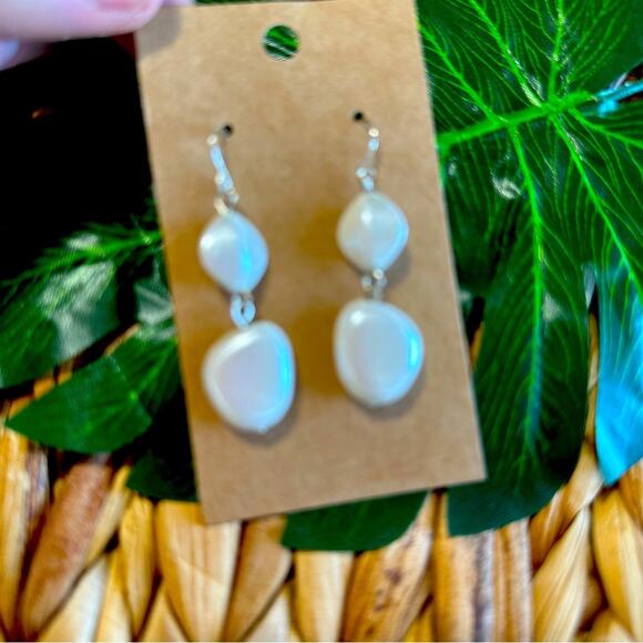 BOGO FREE WHITE BEADED Dangle earrings - Picture 1 of 4